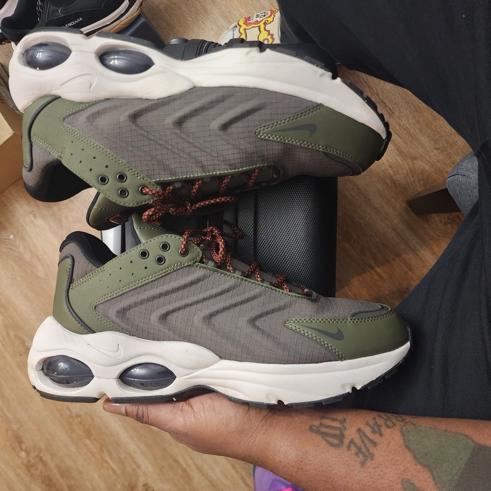 Men's Green and Black Sneakers